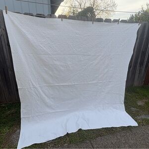 Square Matelassé tablecloth. 82”